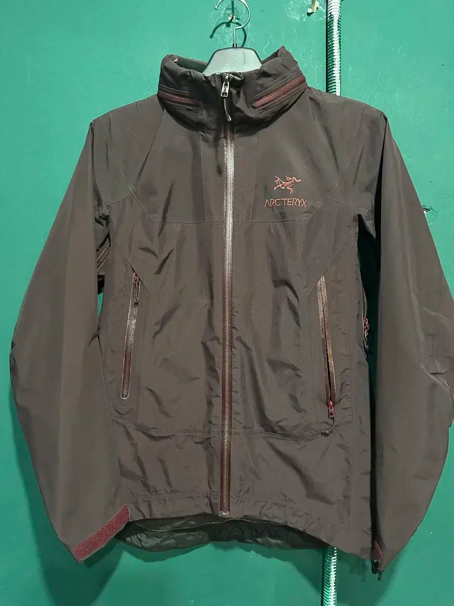 アークテリクス パックライト ゴアテックス ウィンドブレーカー ブラウンS