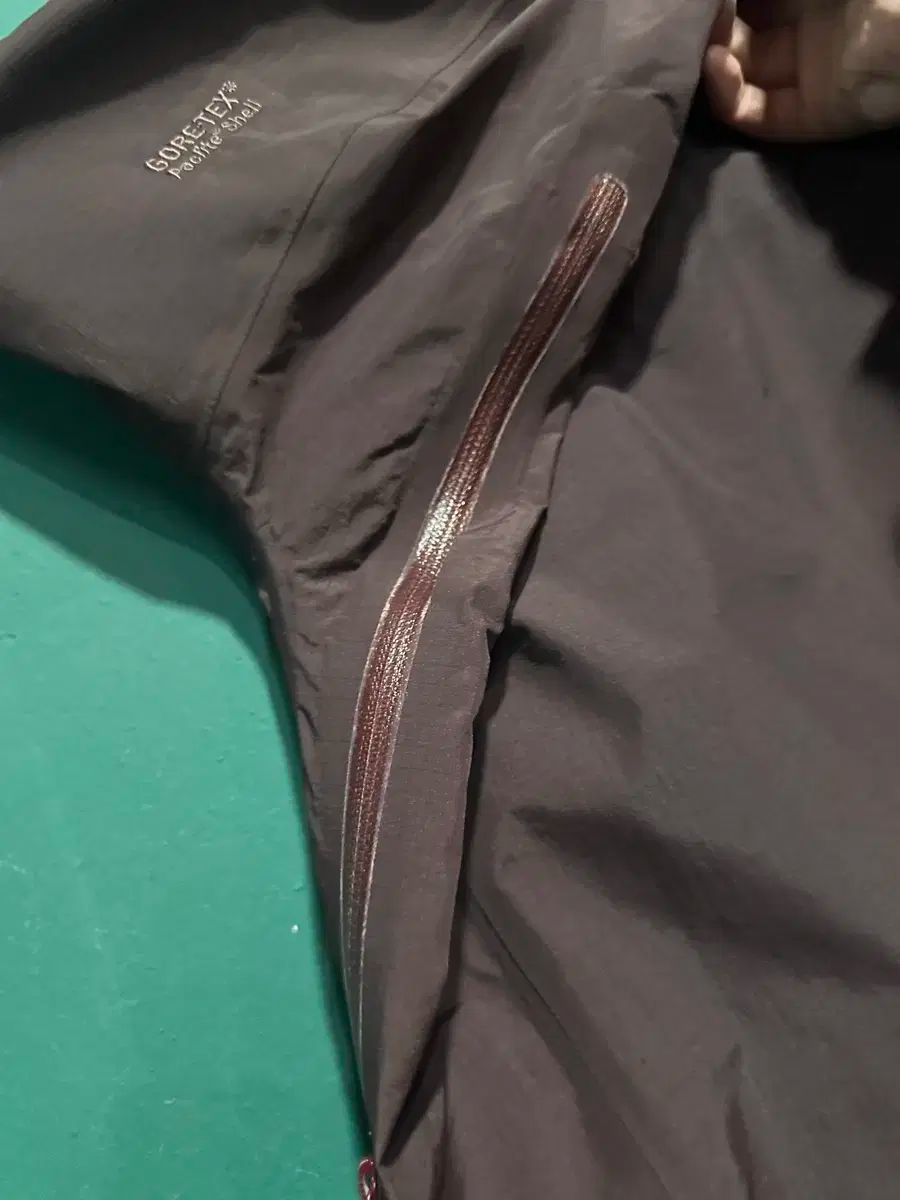 ゴアテックス ウィンドブレーカー