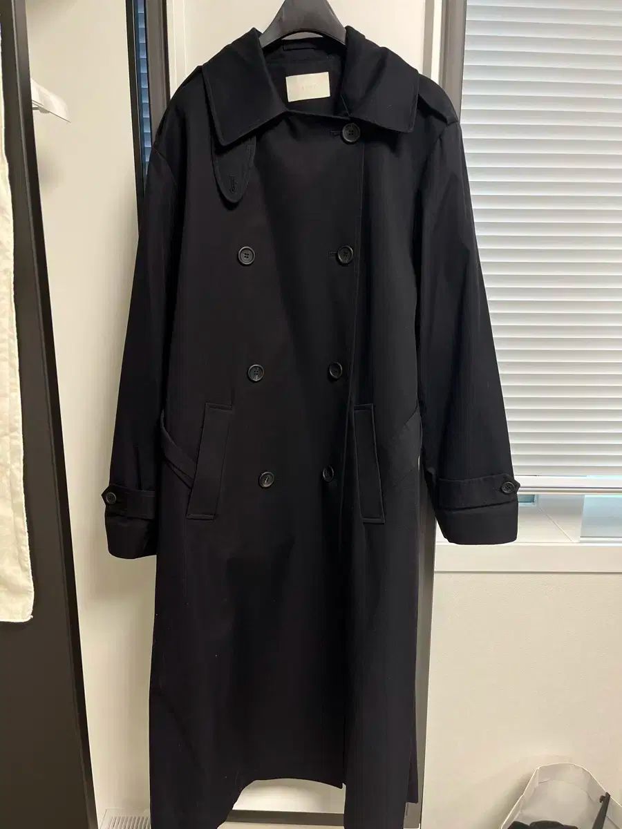 アセーレ トレンチコート ブラック