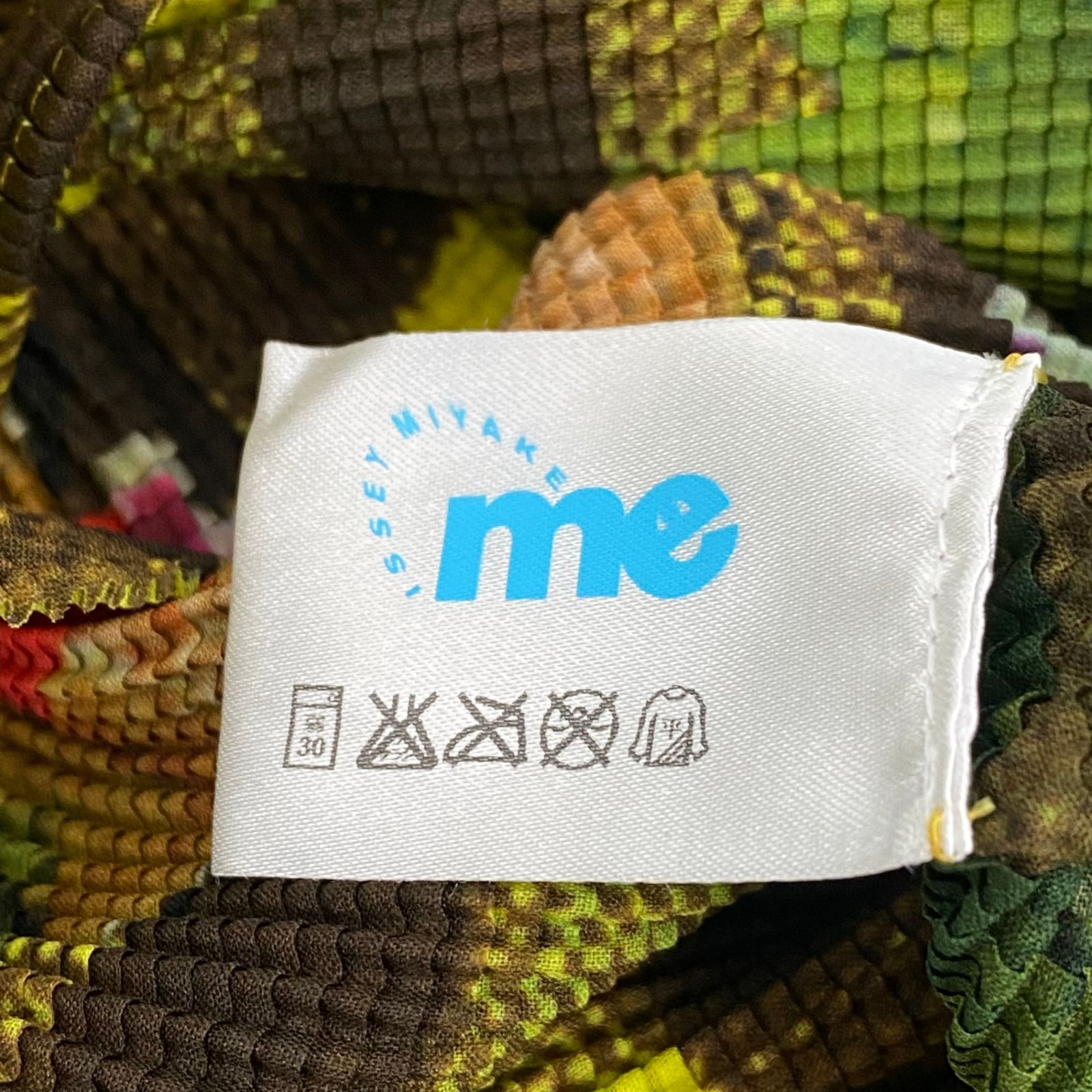 新品同様 me ISSEY MIYAKE ミーイッセイミヤケ カットソー トップス
