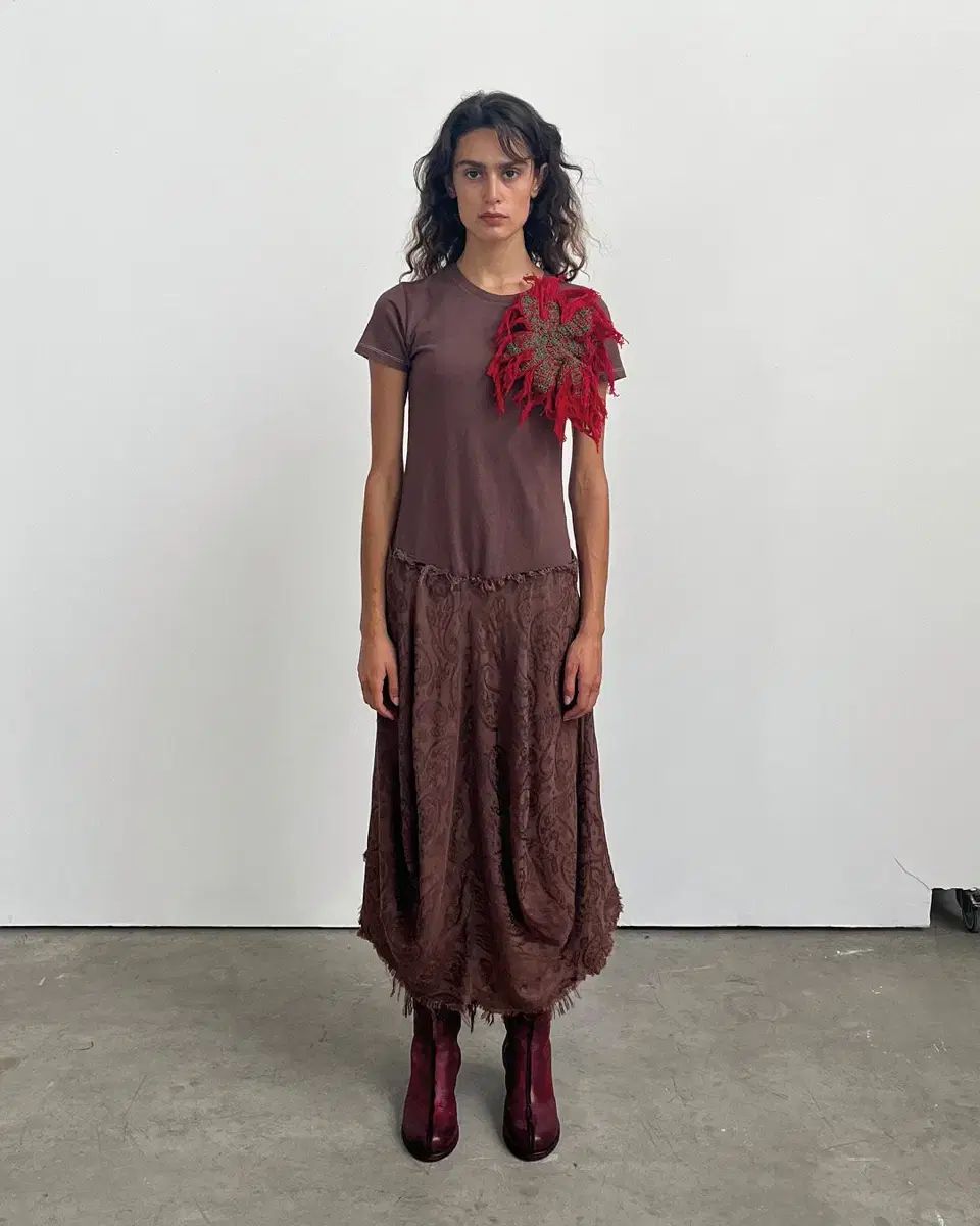 エドワードカミング レッド グリーン フラワー ブローチ