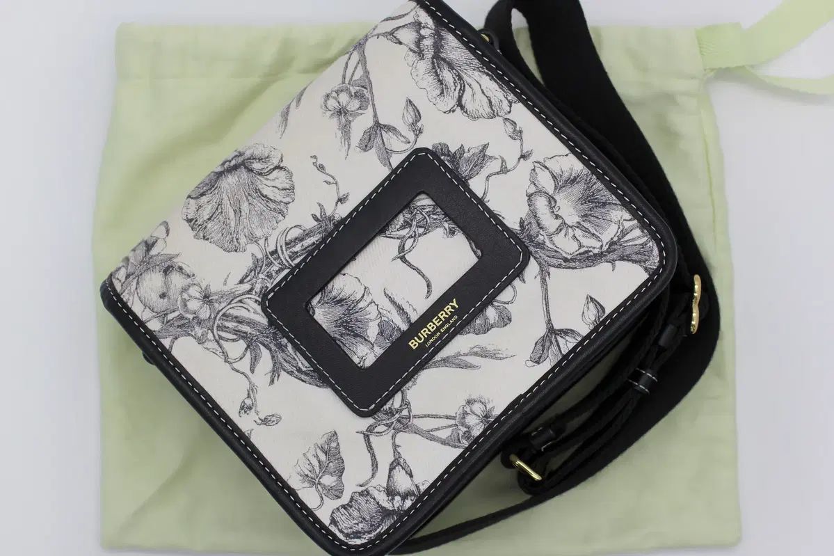 バーバリー フローラル スケッチ プリント クロスバック 8048520