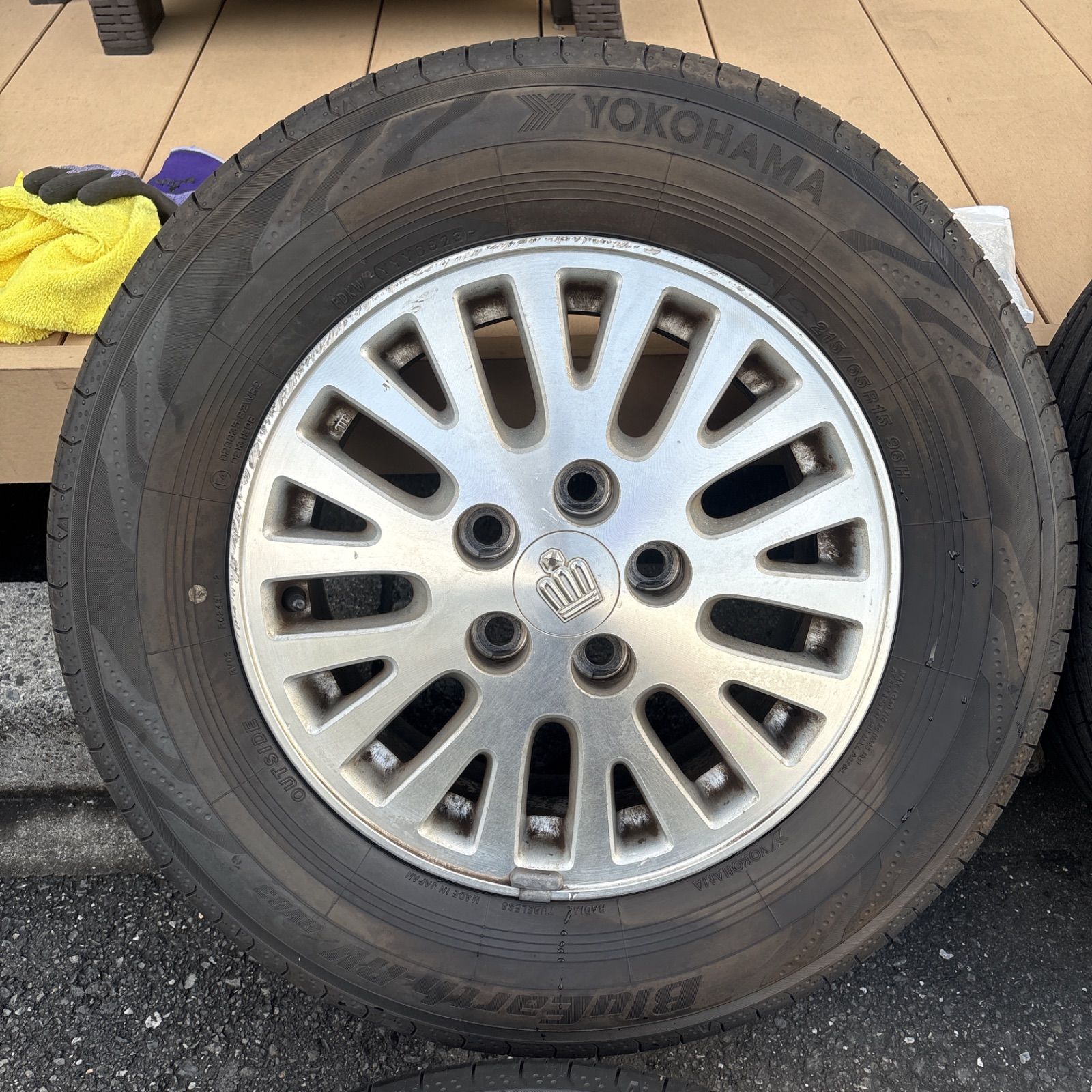 トヨタ 17クラウン ホイールタイヤセット 215 65 R 15