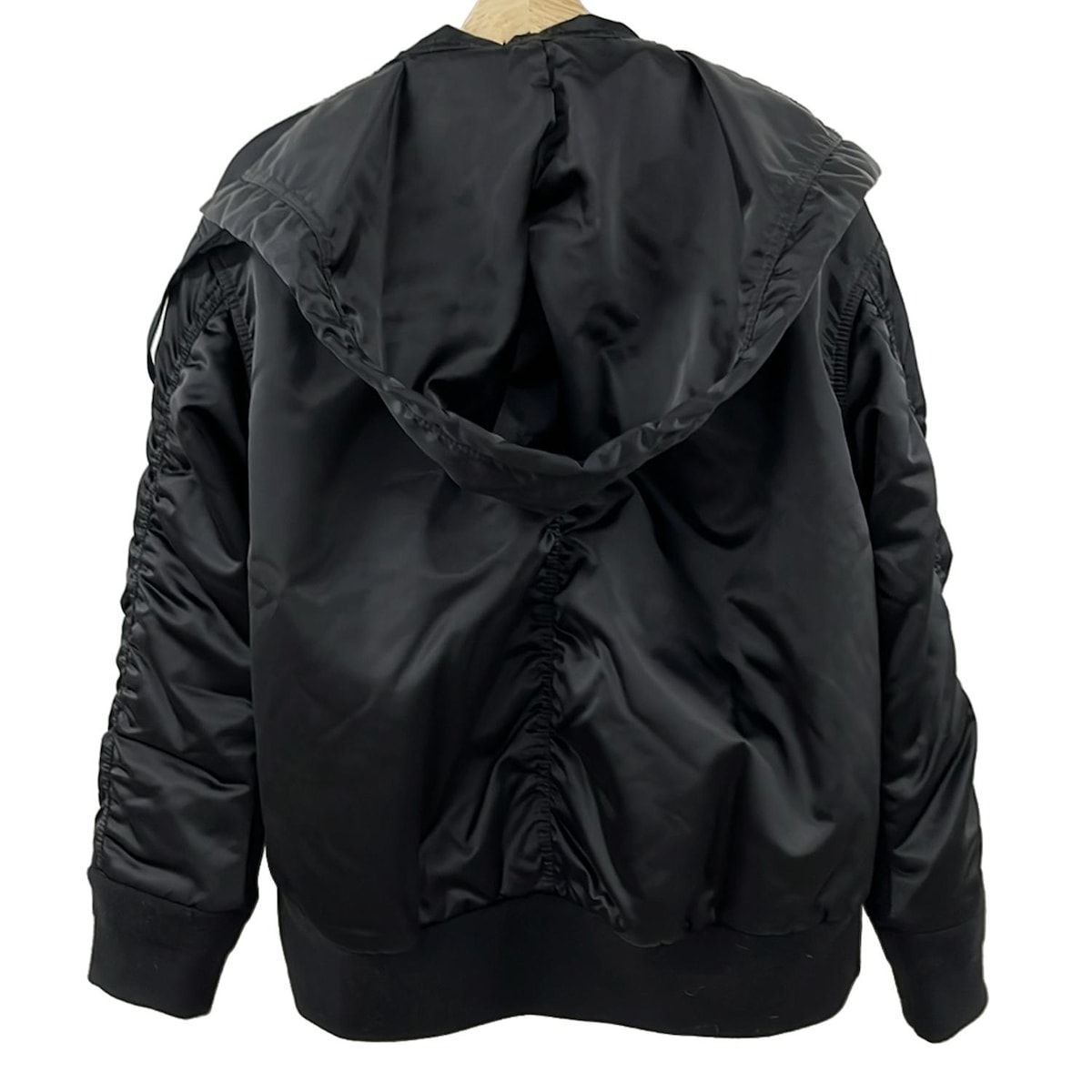 N゜21 ヌメロ ヴェントゥーノ ブルゾン サイズ38 M レディース - 黒 長袖 ニット 中綿 春 秋