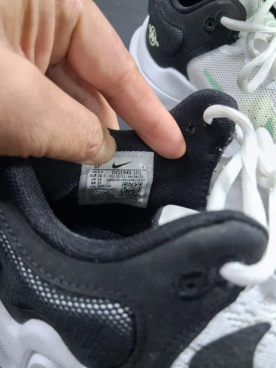 ナイキ ヤニス イモータリティ 2 GS 軽量メッシュ 240