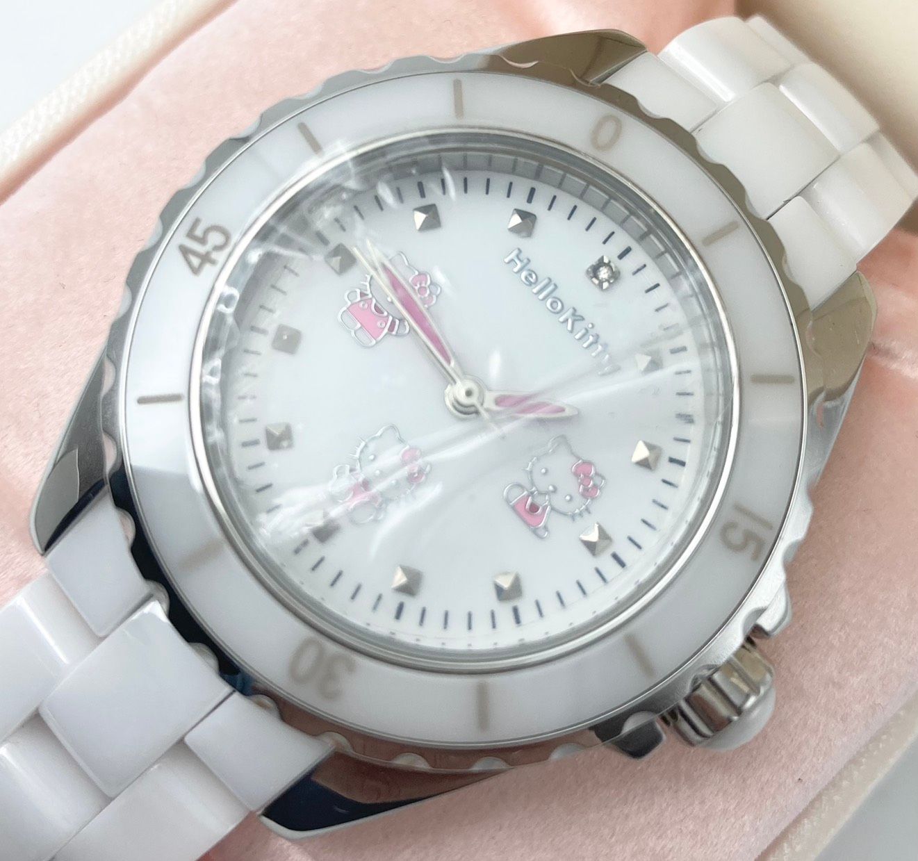 サンリオ ハローキティ 35周年記念 ホワイトセラミック クオーツ ダイヤモンド 腕時計