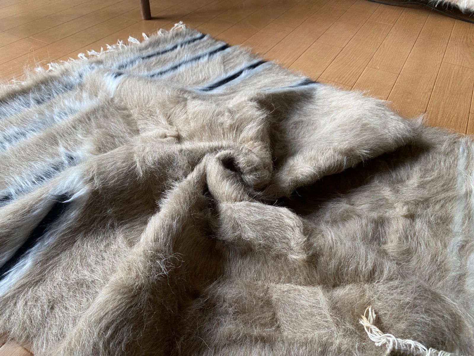 リバーシブルセミアンティークシイルトバッタニイェアンゴラヤギのモヘアで織られ。 アンゴラヤギのモヘアで織られたヴィンテージシイルトバッタニイェ