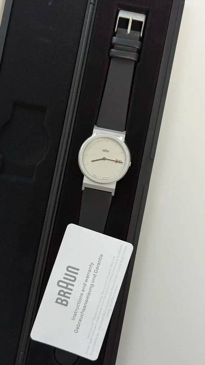 表情豊かな ブラウン braun aw50 時計