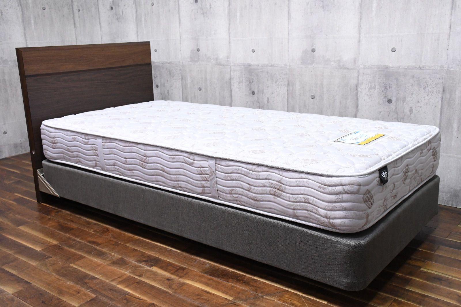 カリモク ヒュルスタ社電動リクライニングベッド ドマーニシリーズ