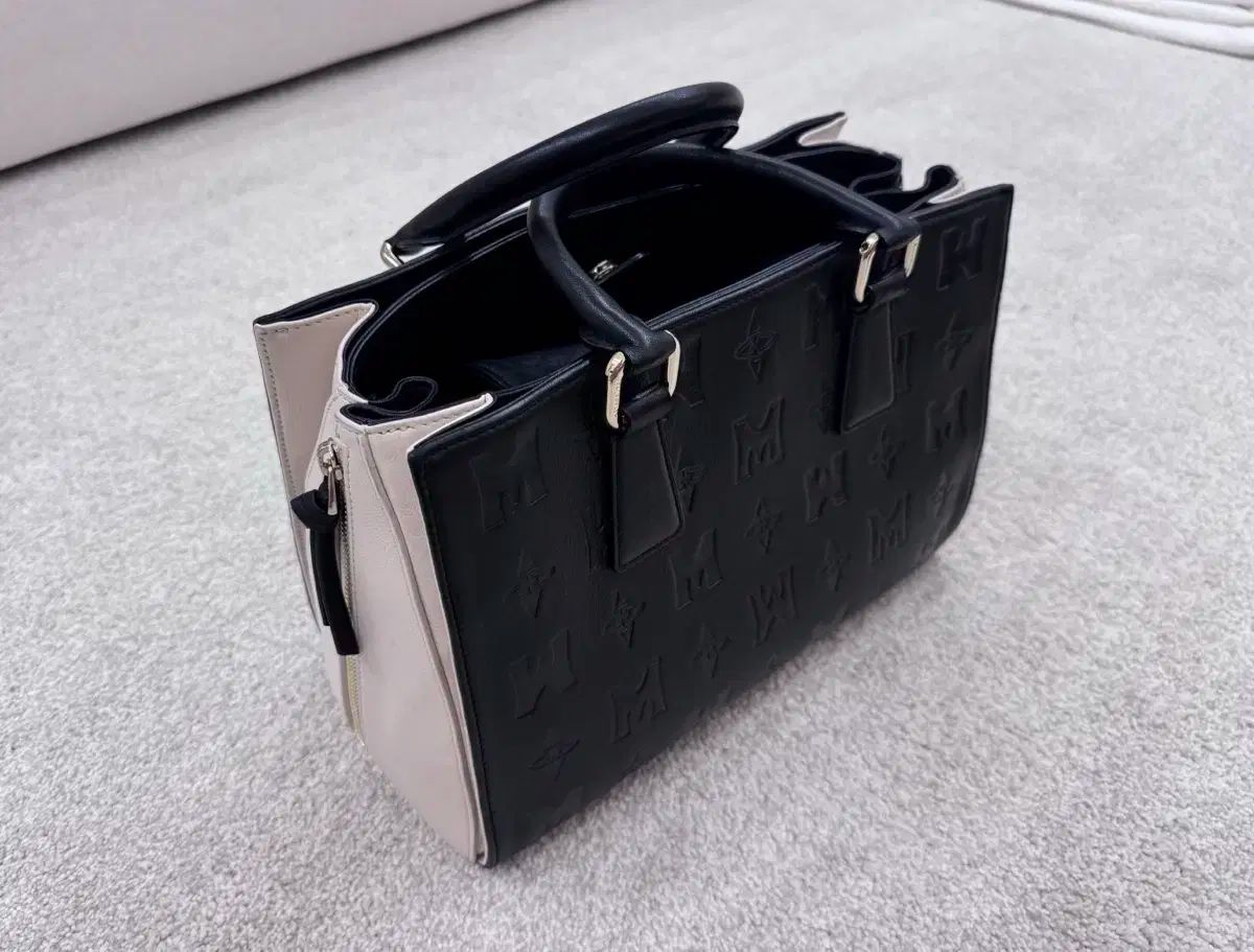 ブラック アイボリー