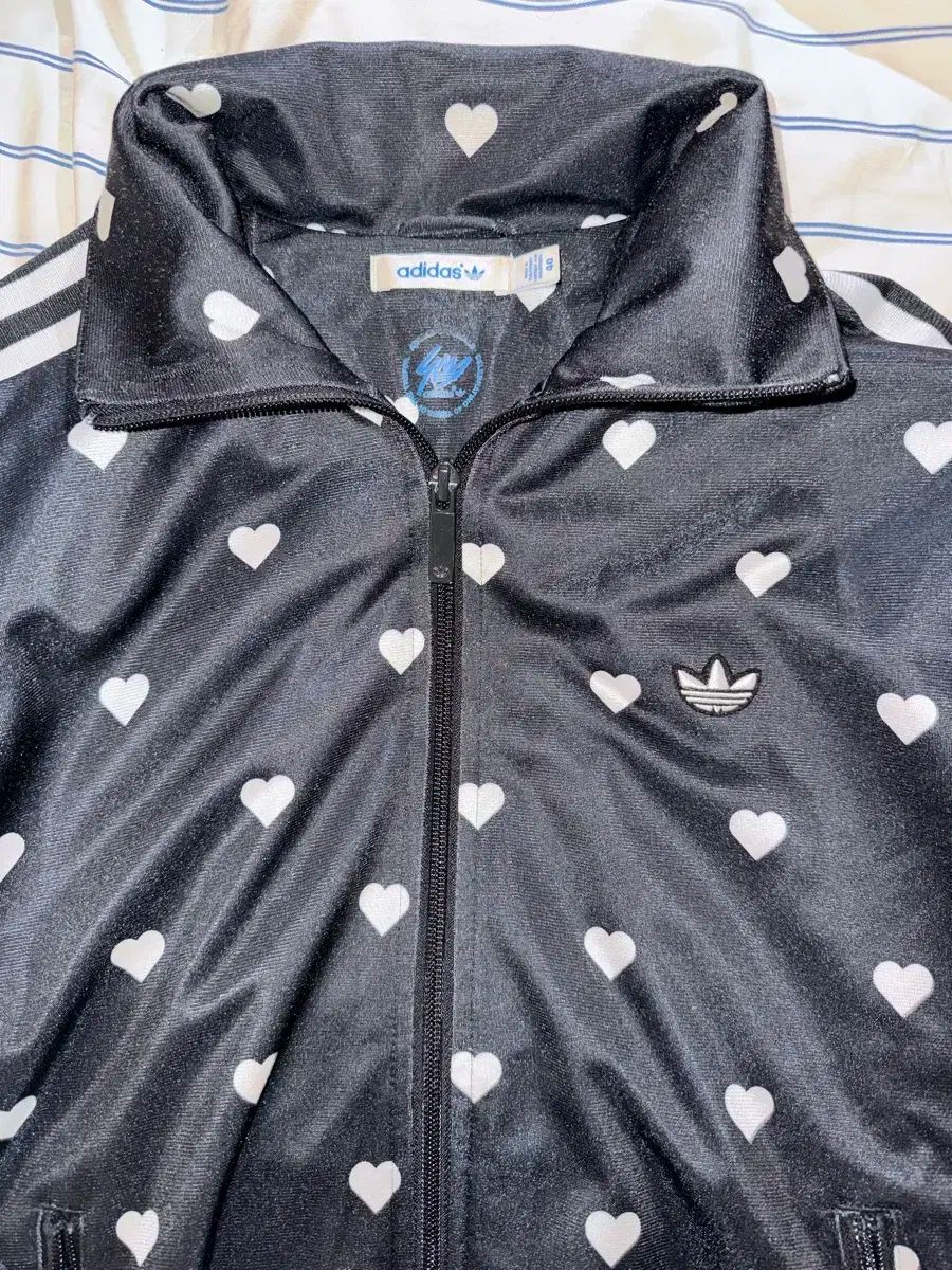 モデル アディダス ハート ドット ジャージ