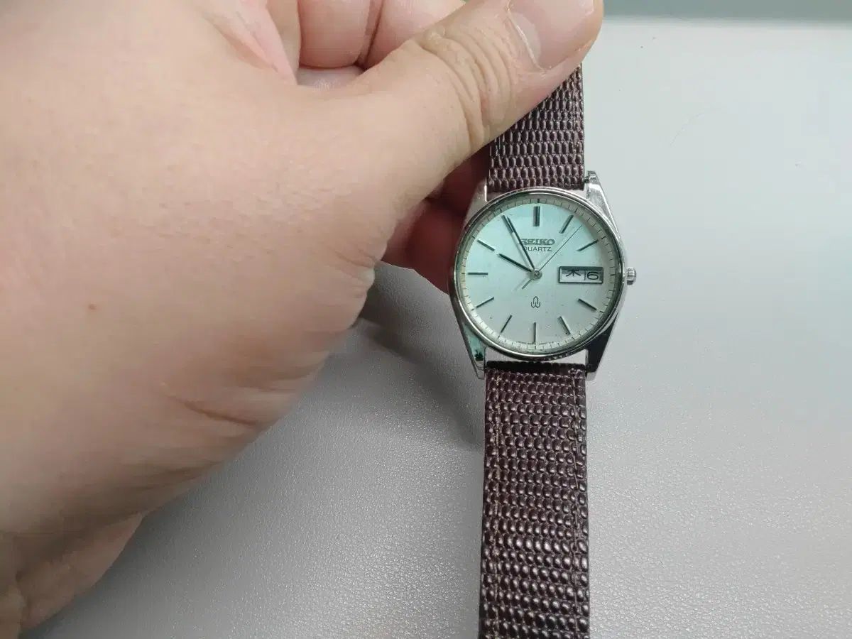 ドレス クオーツ