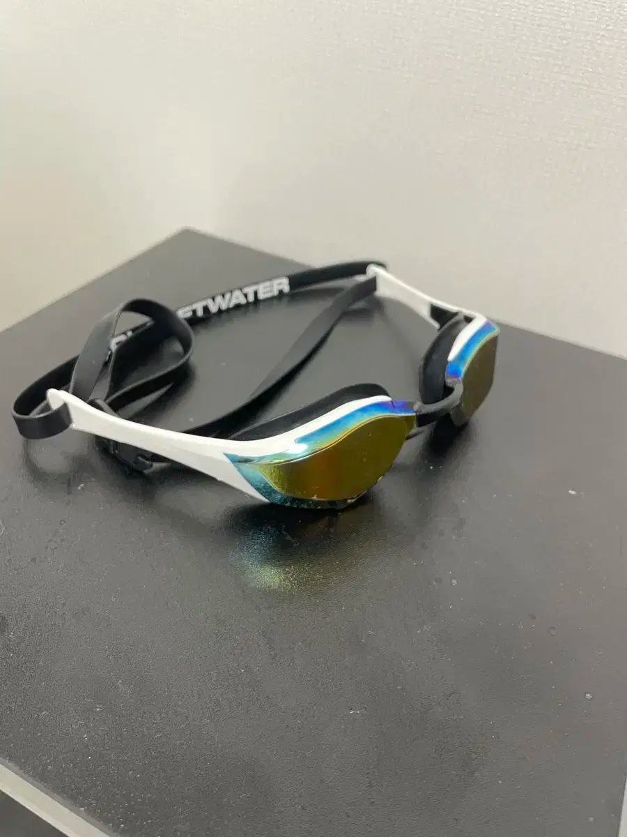 Arena アリーナ コブラエッジ スワイプ