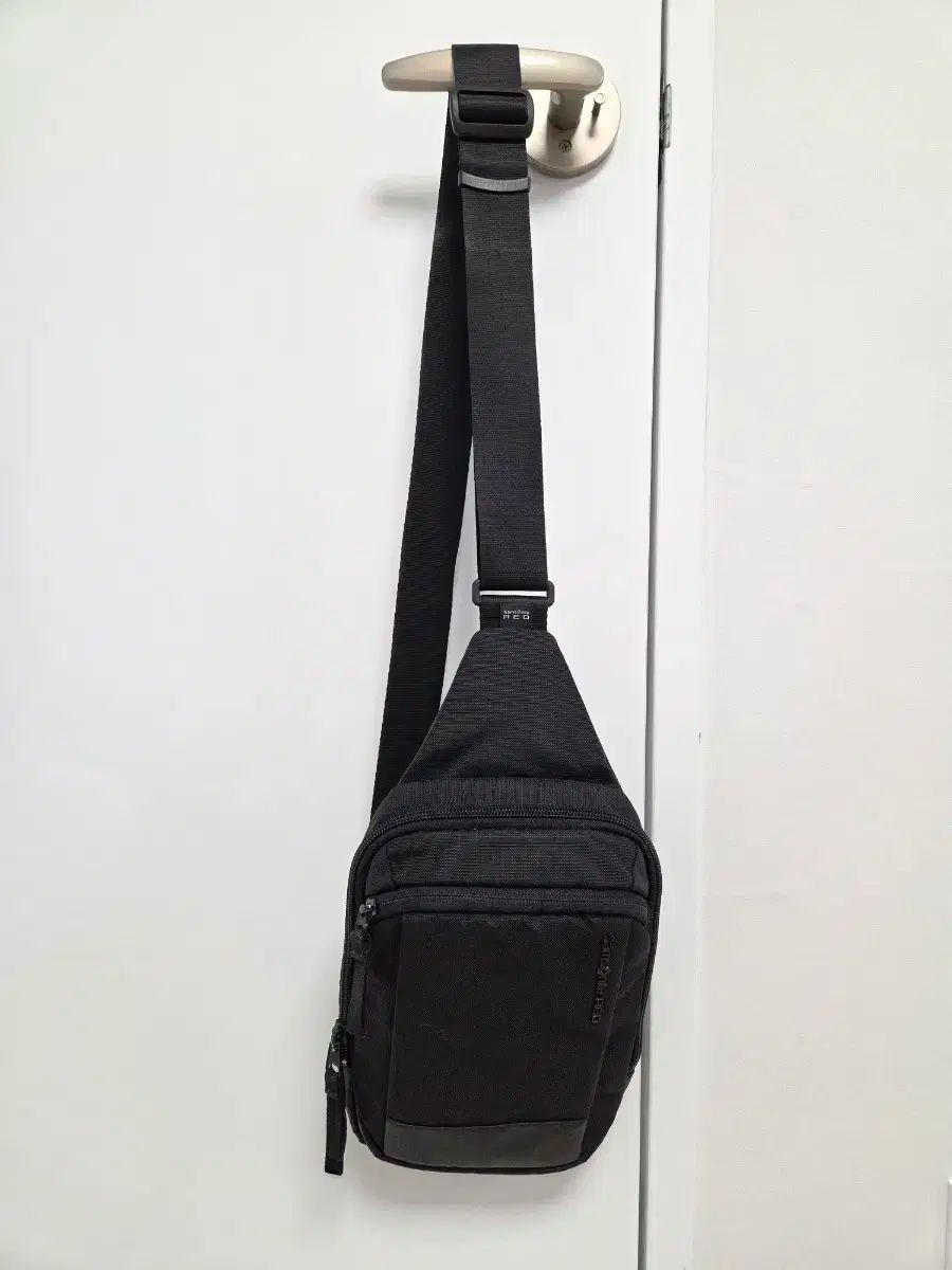 サムソナイト スリングバック バッグ