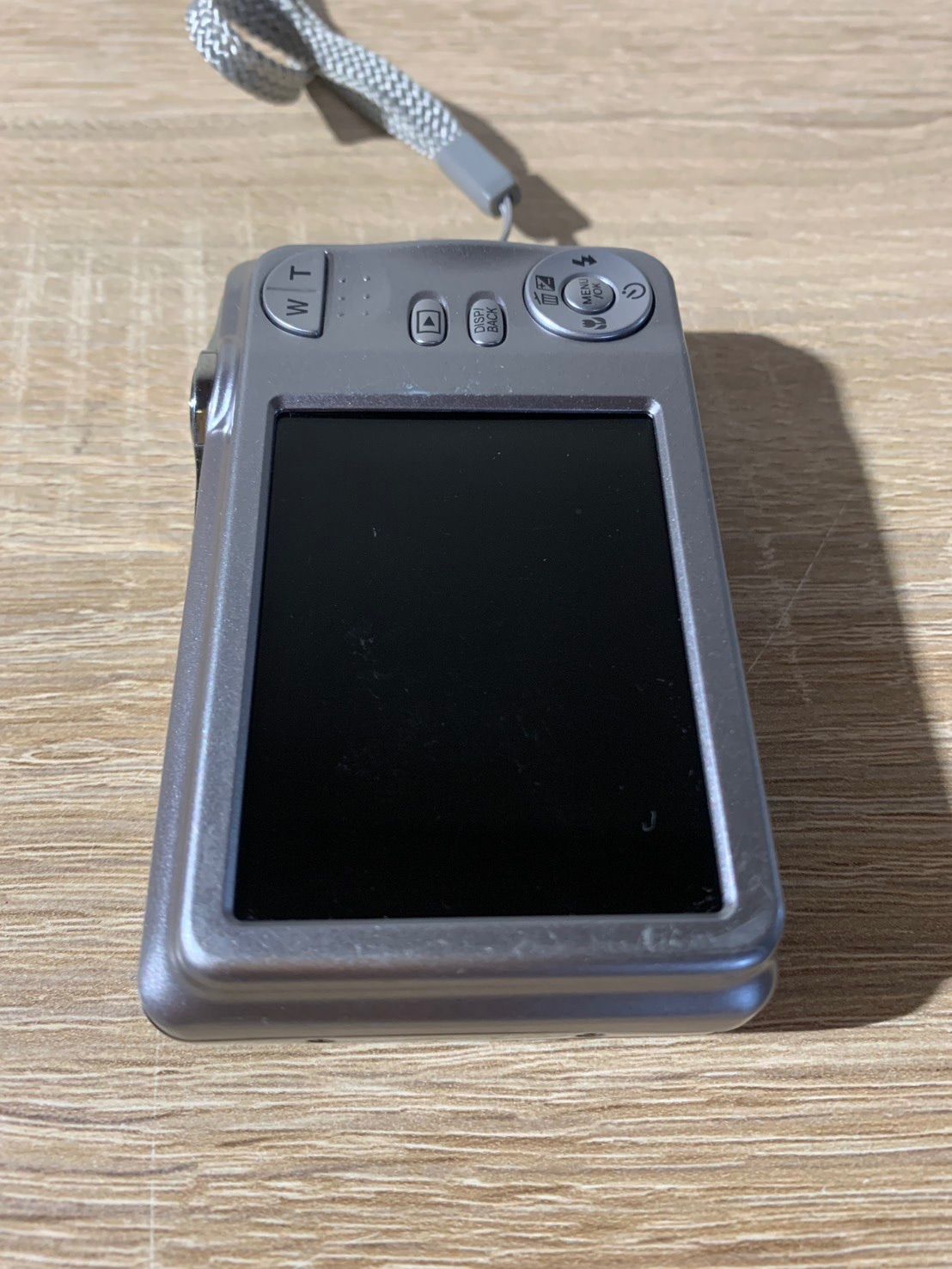 シルバー デジカメ