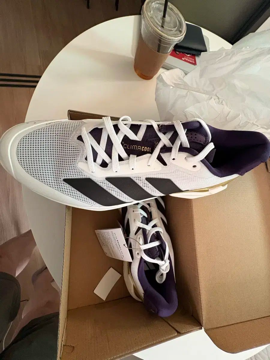 アディゼロ ウーバーソニック5 270