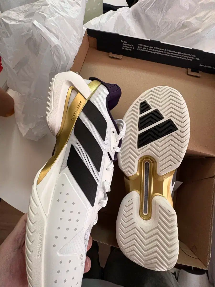 アディゼロ ウーバーソニック5 270