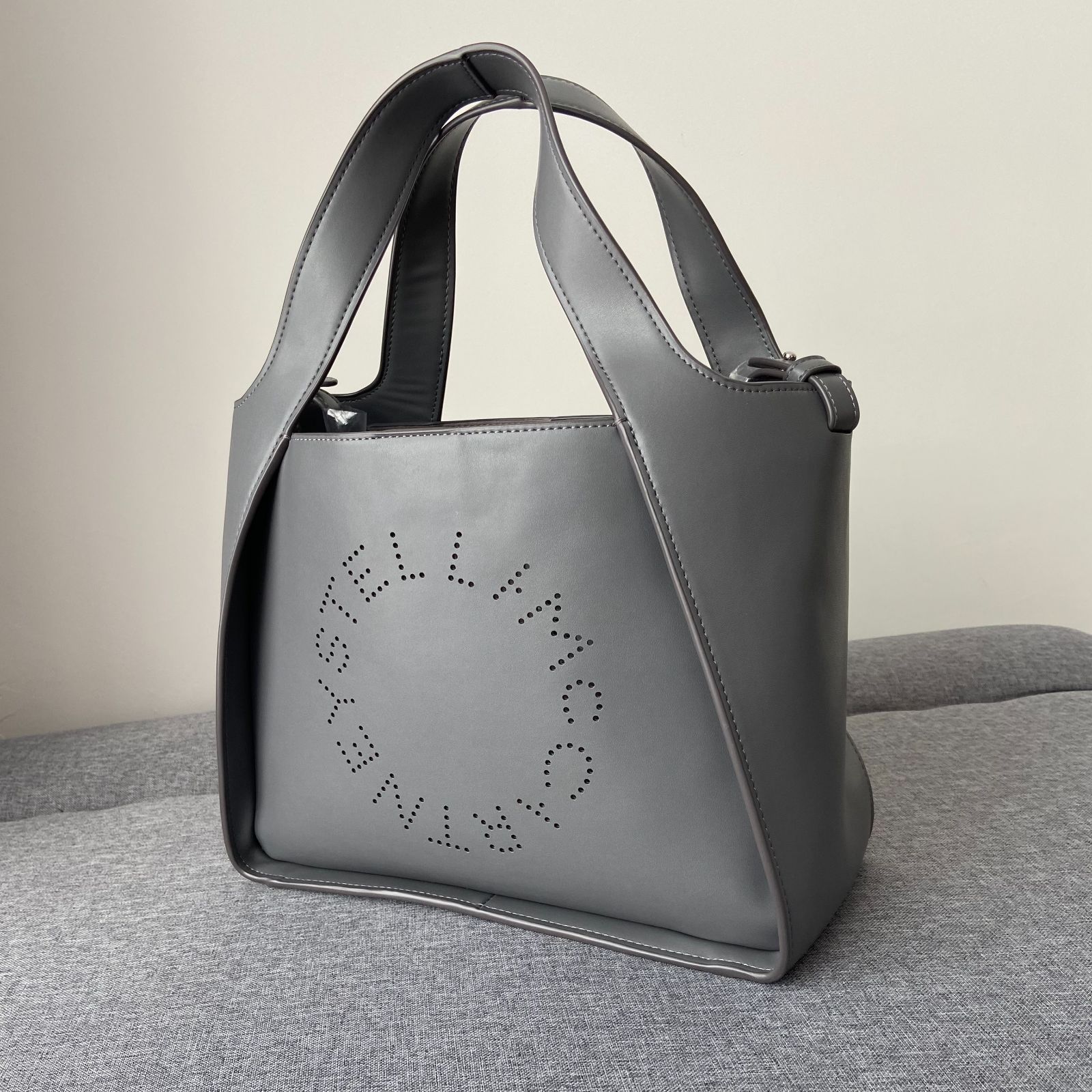超人気 Stella McCartney Logo ステラマッカートニー パンチング