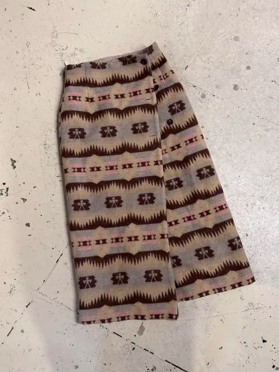 キキ ピギャル エスニック ナバホ ウール スカート