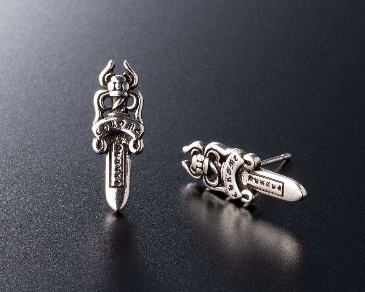 シルバー925 ピアス メンズ レディース ダガーモチーフ 剣型 両耳