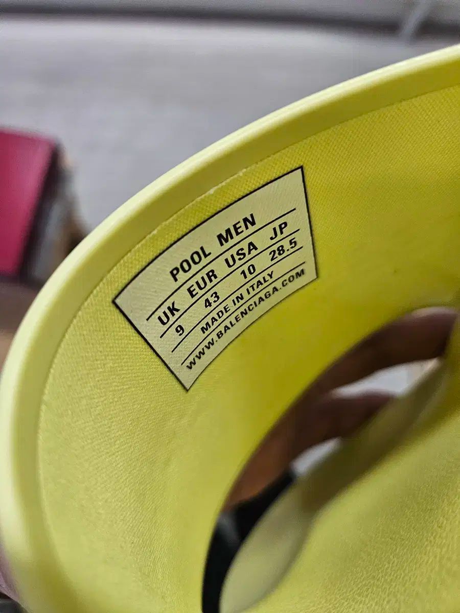 バレンシアガ スリッパ 淡黄色 285