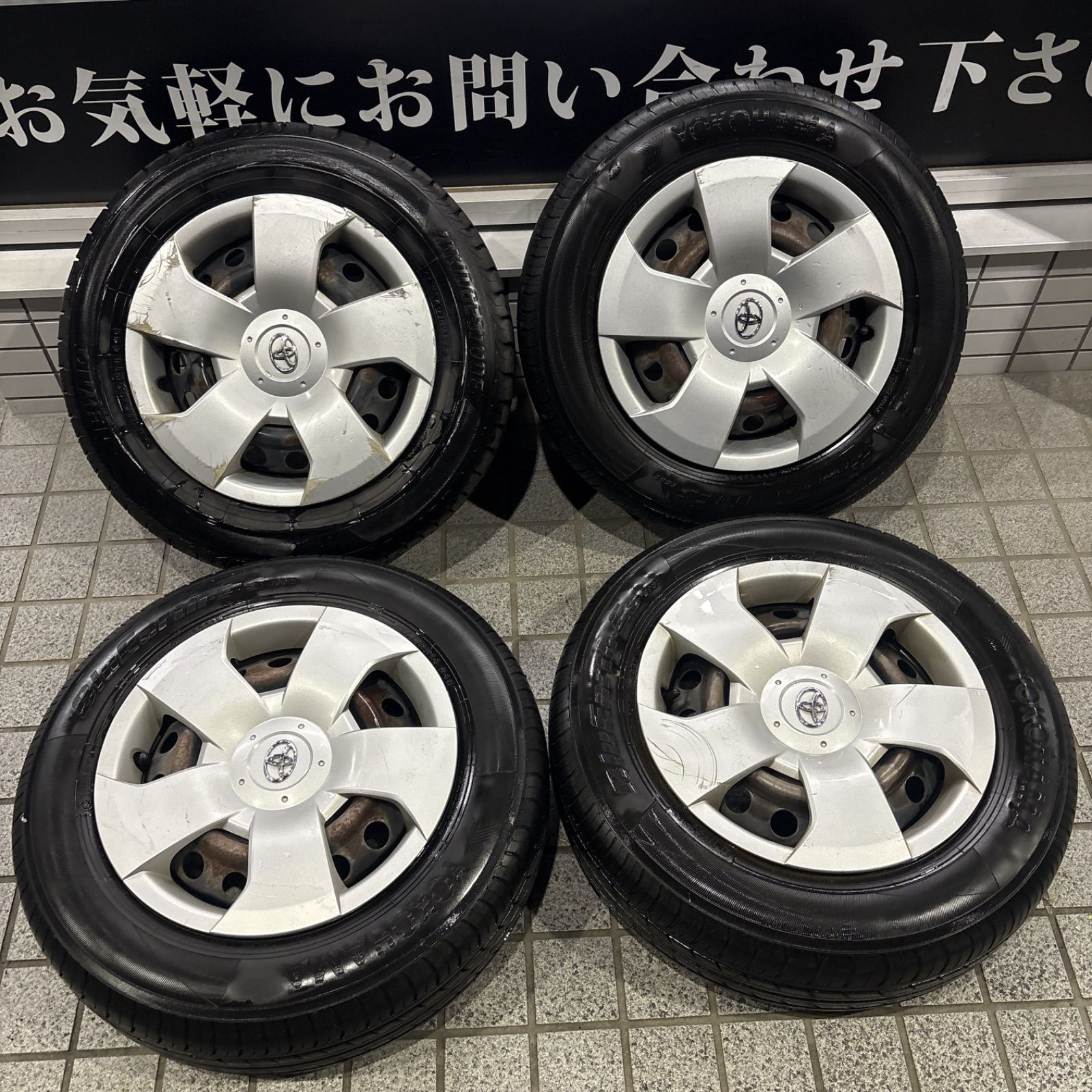 トヨタ シエンタ ホイールタイヤセット 4穴 175 70 R 14