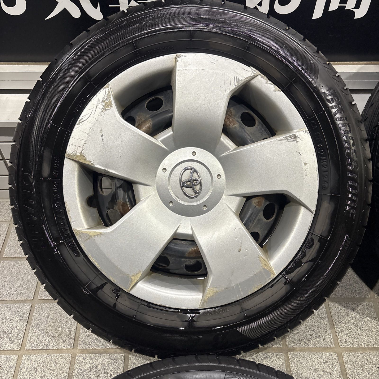 トヨタ シエンタ ホイールタイヤセット 4穴 175 70 R 14