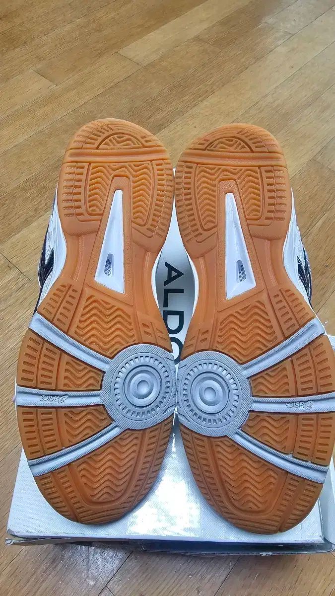 スニーカー 245ミリ