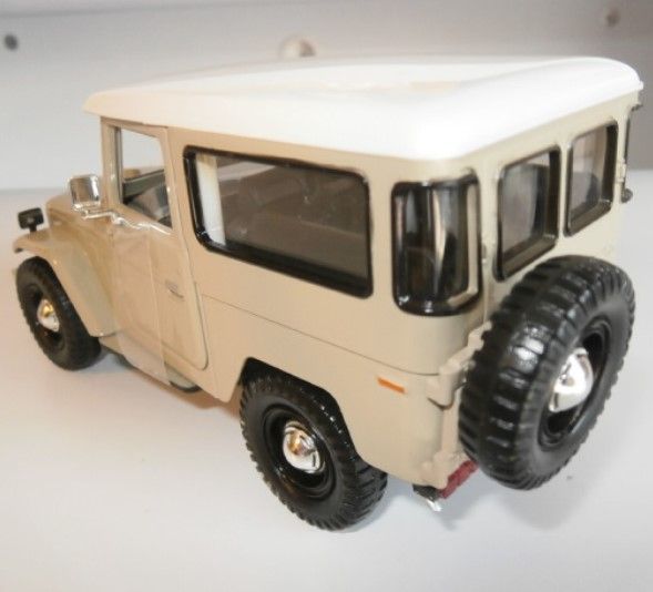 1/24 トヨタ FJ40 ランドクルーザー ベージュ Toyota FJ40 ダイ