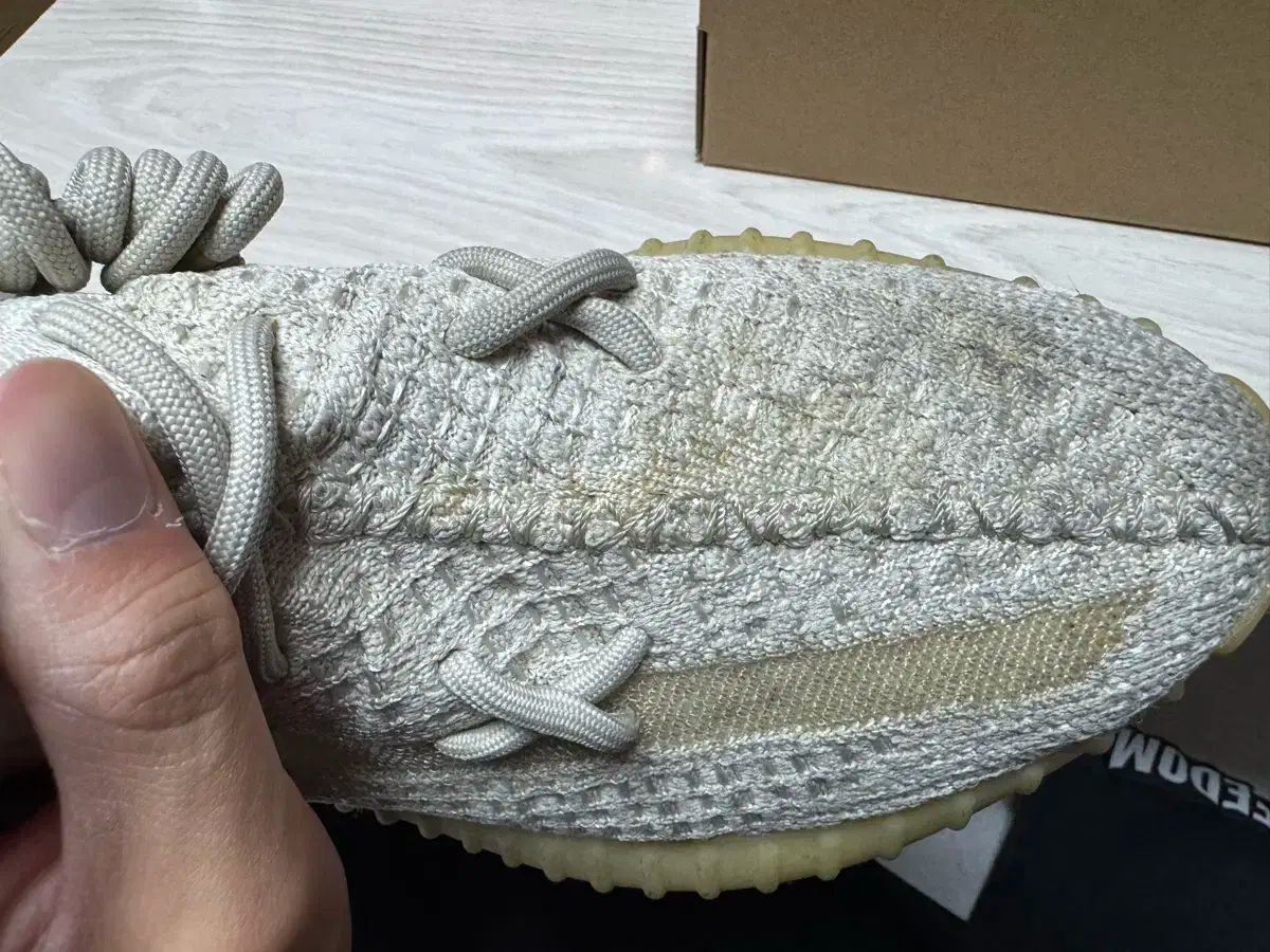 イージーブースト 350 v2 ライト 260