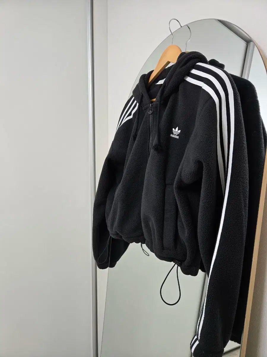 未着用 adidas フリース ジップアップ レディース mサイズ