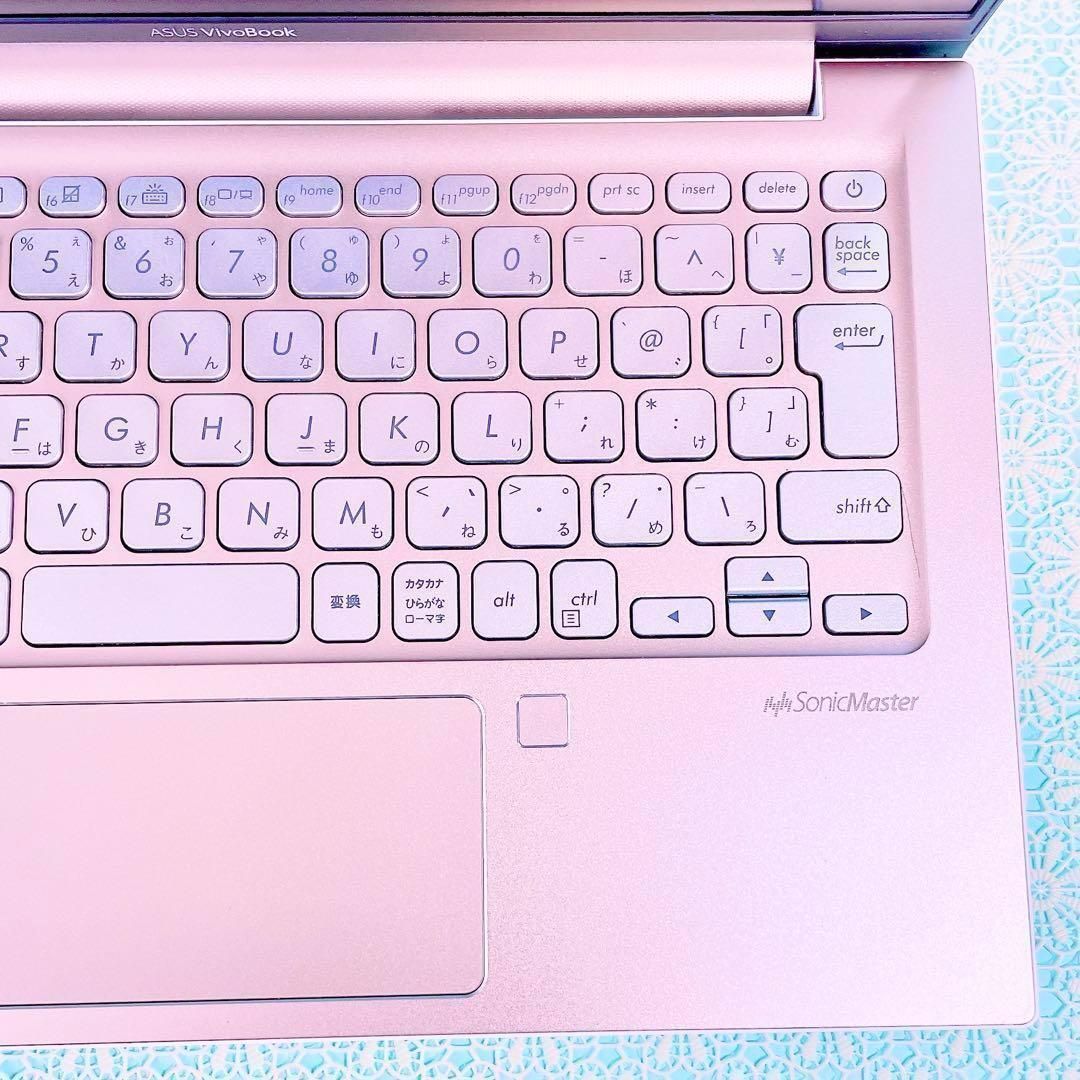 美品✨第8世代‼️超薄型✨️小型軽量ピンクノートパソコン✨️サクサクSSD✨️Win11 超薄型❣️第8世代Windows11✨️可愛いピンク小型軽量✨️ノート