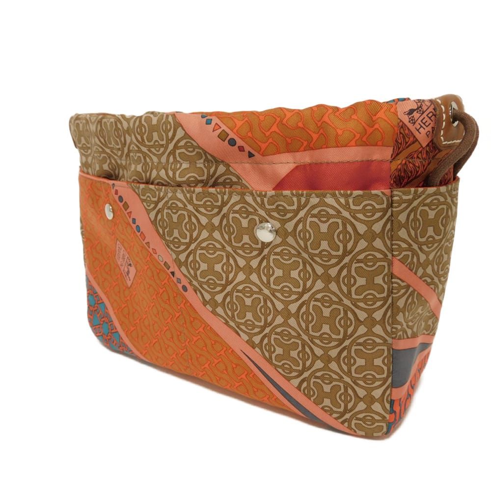 HERMES エルメス フールビ 20 CARRE EN CRAVATES 総柄 ブラウン 巾着 バッグインバッグ ネクタイの広場 シルク ヴォーバレニア オレンジ ポーチ H192624317