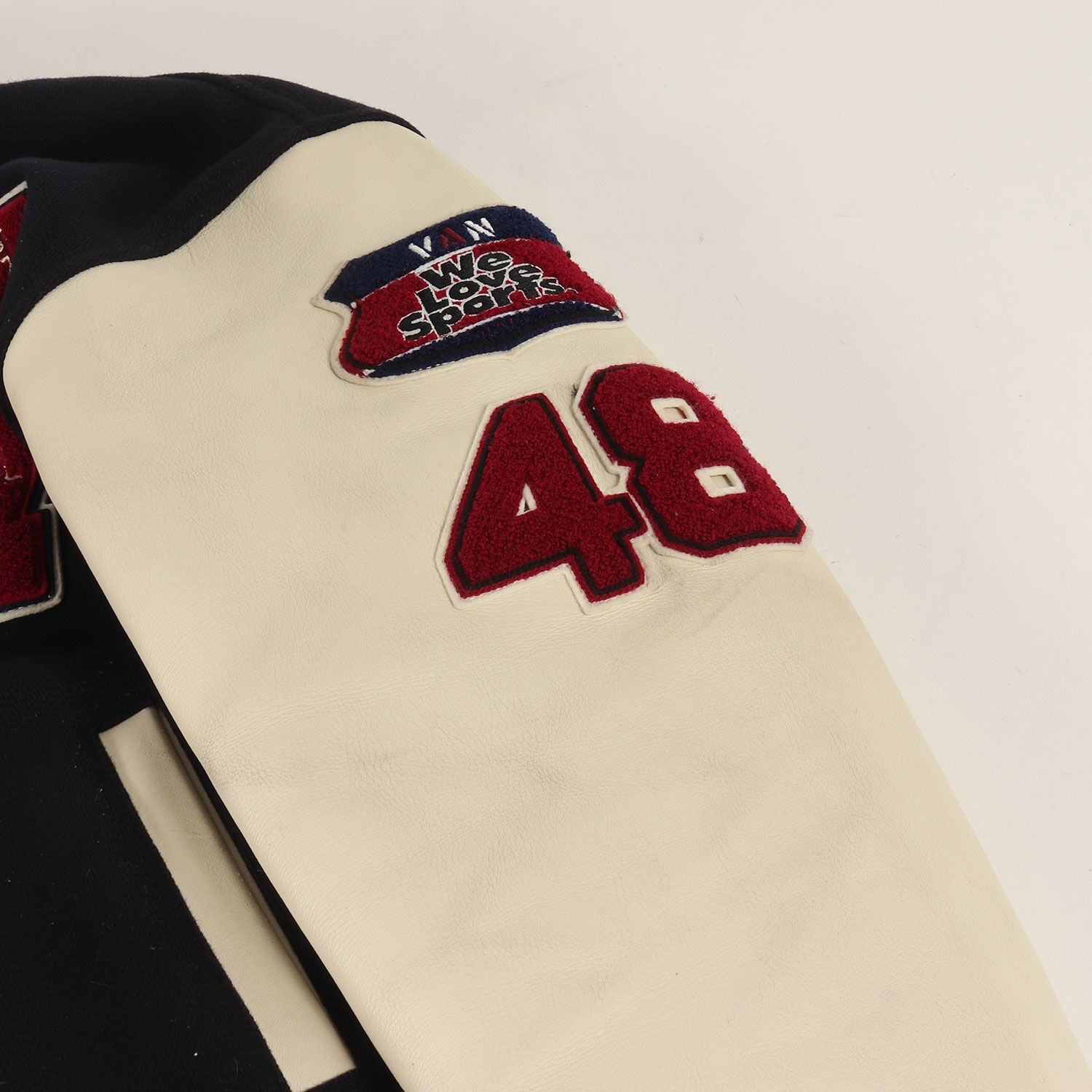 LL ワッペン付き