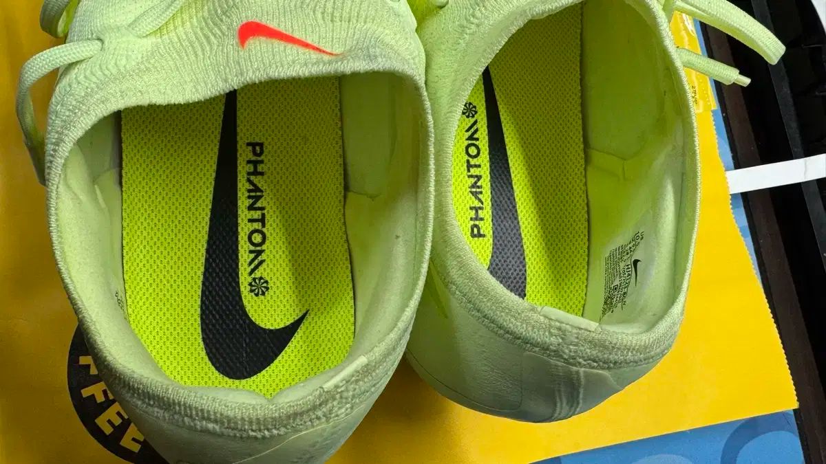  ナイキ FANTOM 6 プロ TF 285 フットサルシューズ シューズ