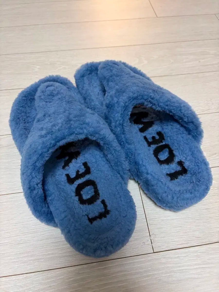 39 LOEWE シアリング ウール サンダル