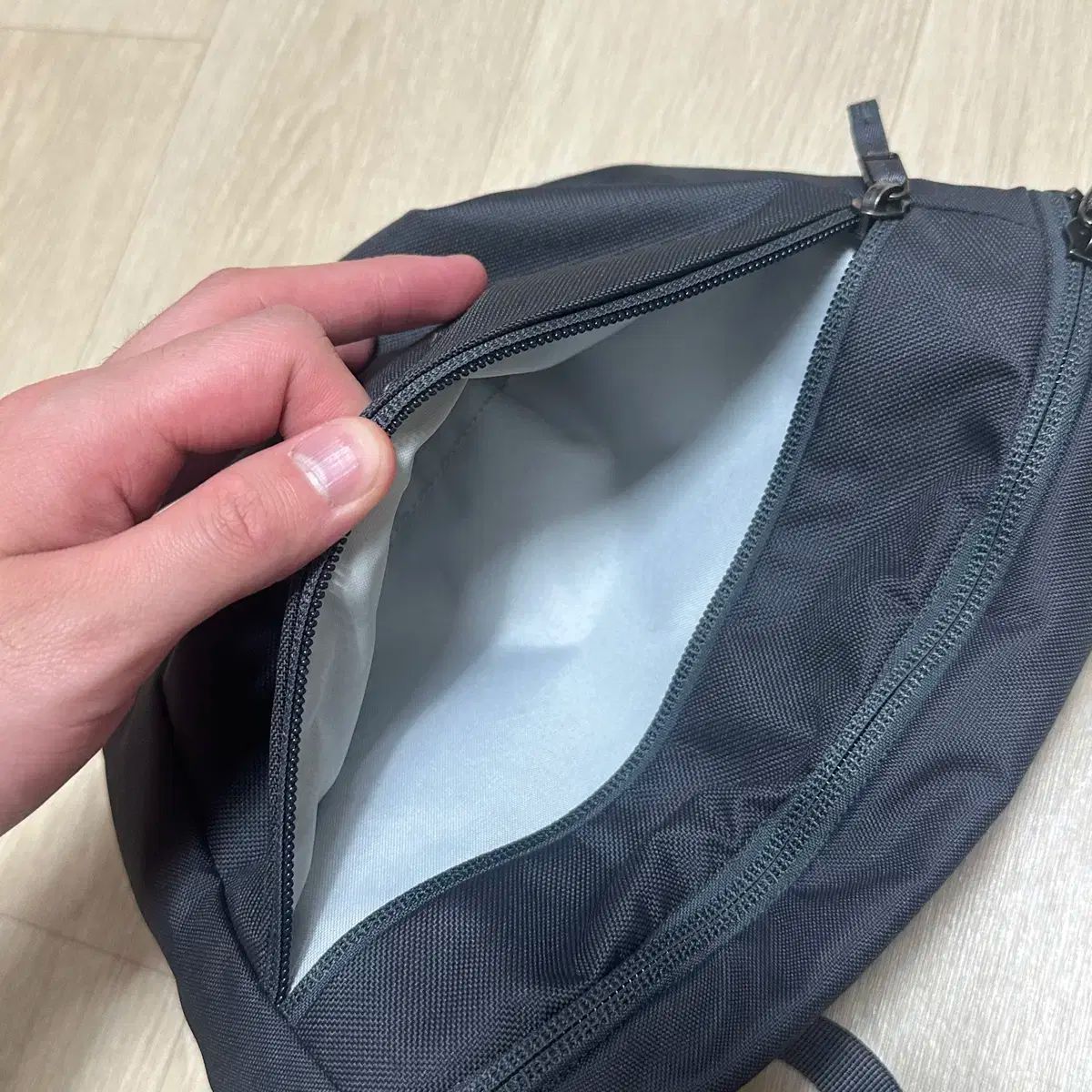 グラファイト ヒップバッグ