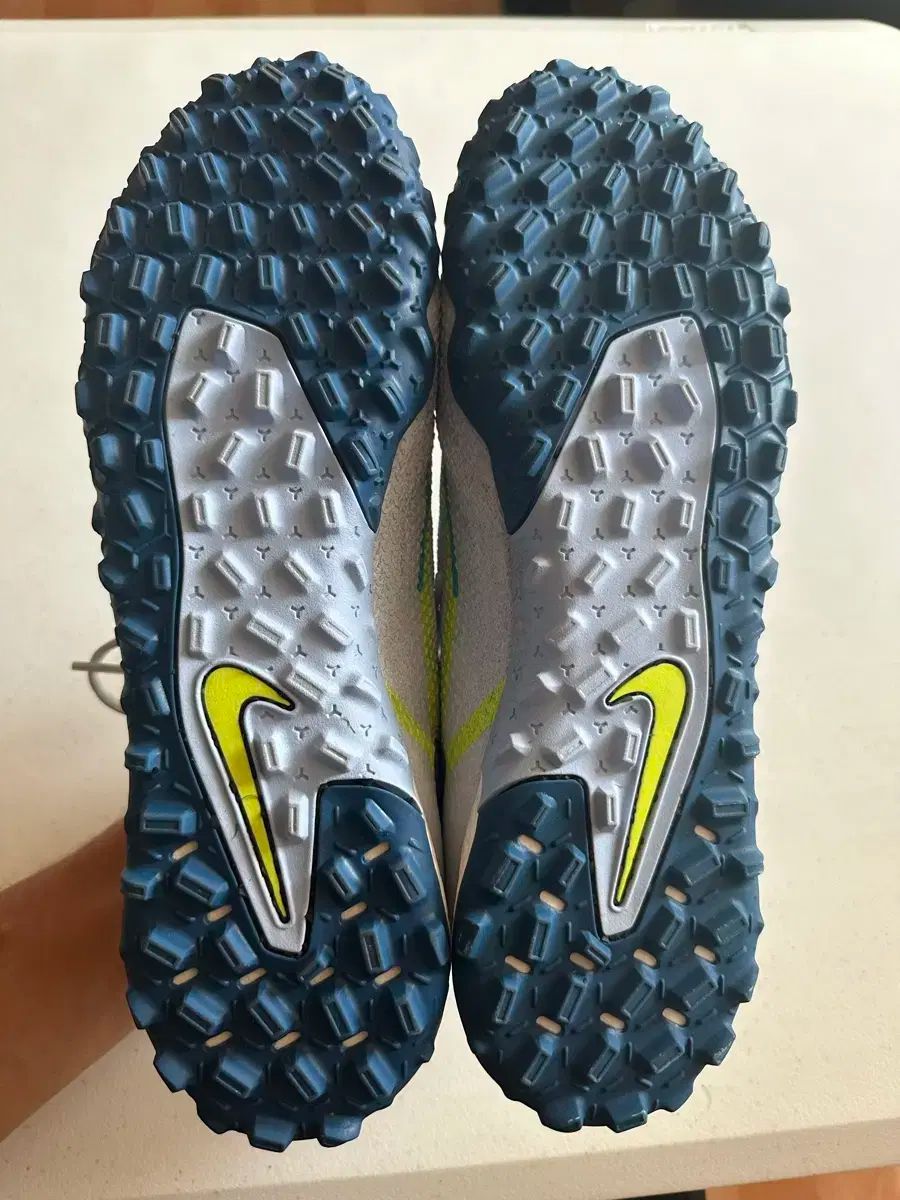 ナイキ ファントムGT プロ TF 285