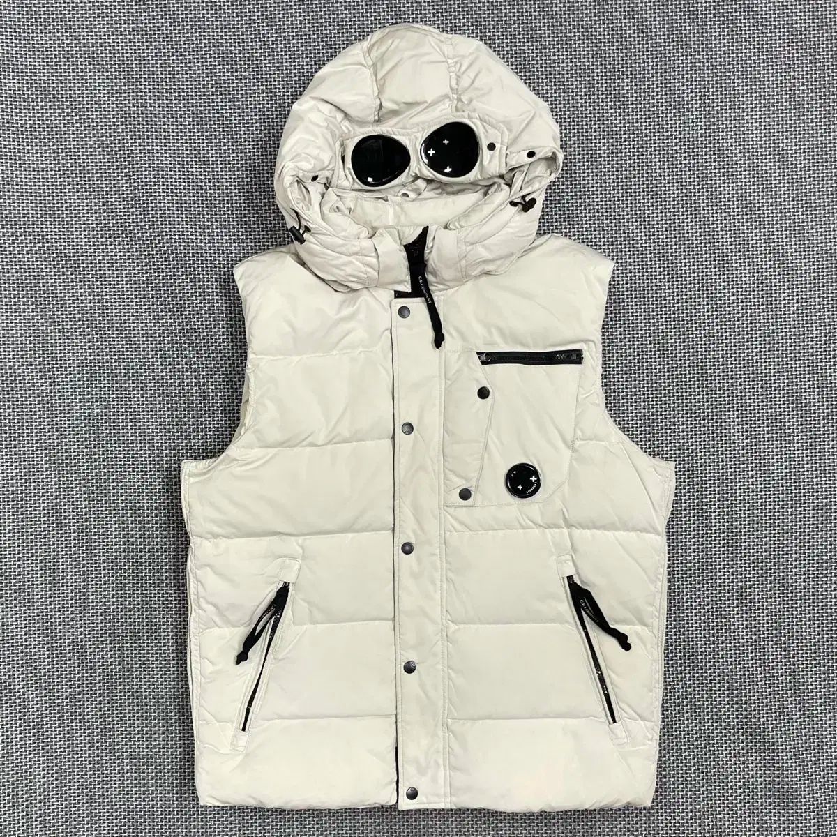 C.P. カンパニー ゴーグル ダウン ベスト アイボリー