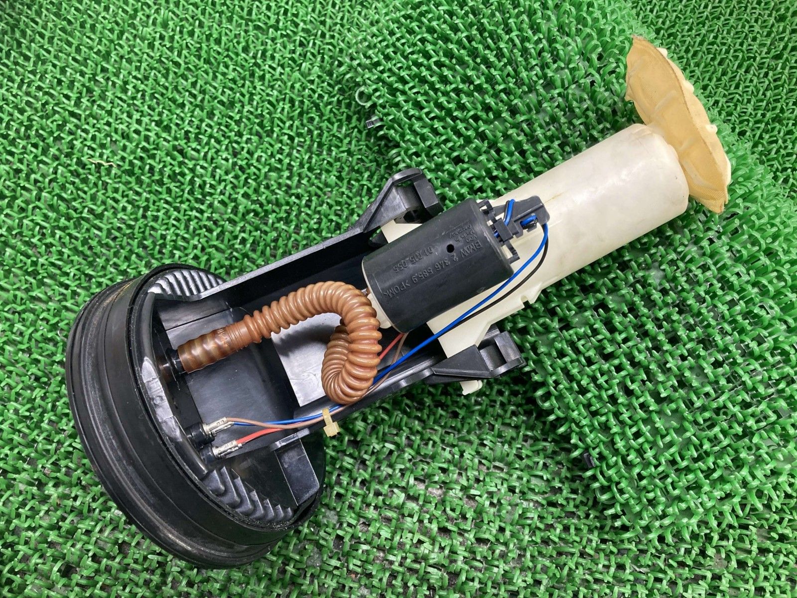 K 1200 RS フューエルポンプ 2 346 585 9 BMW フューエルセンサー 燃料ポンプ 修復素材や部品取りに 割れ欠け無し 品薄 Qa