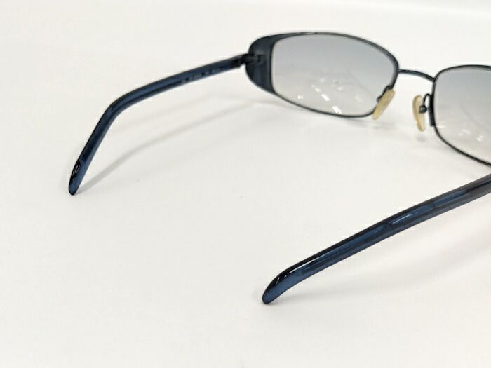 プラスチック ブルー系