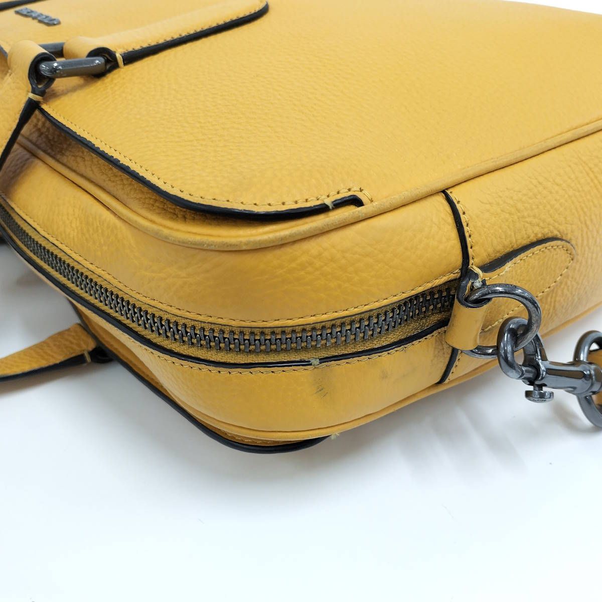 レザー イエロー