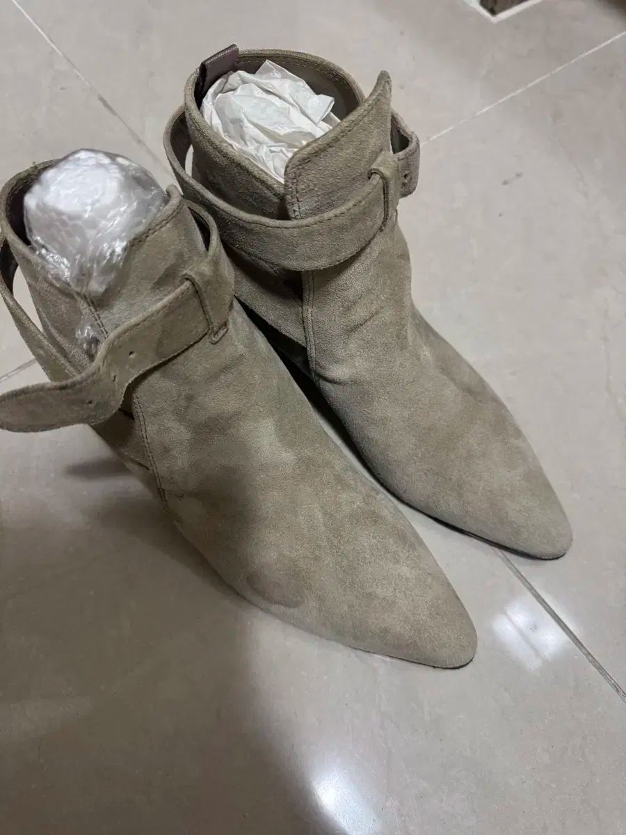 ミュウミュウ スウェード アンクルブーツ