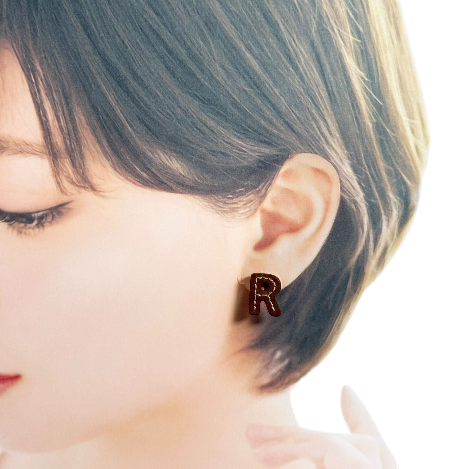 ミュウミュウ レディース ピアス イニシャル R アルファベット レター  