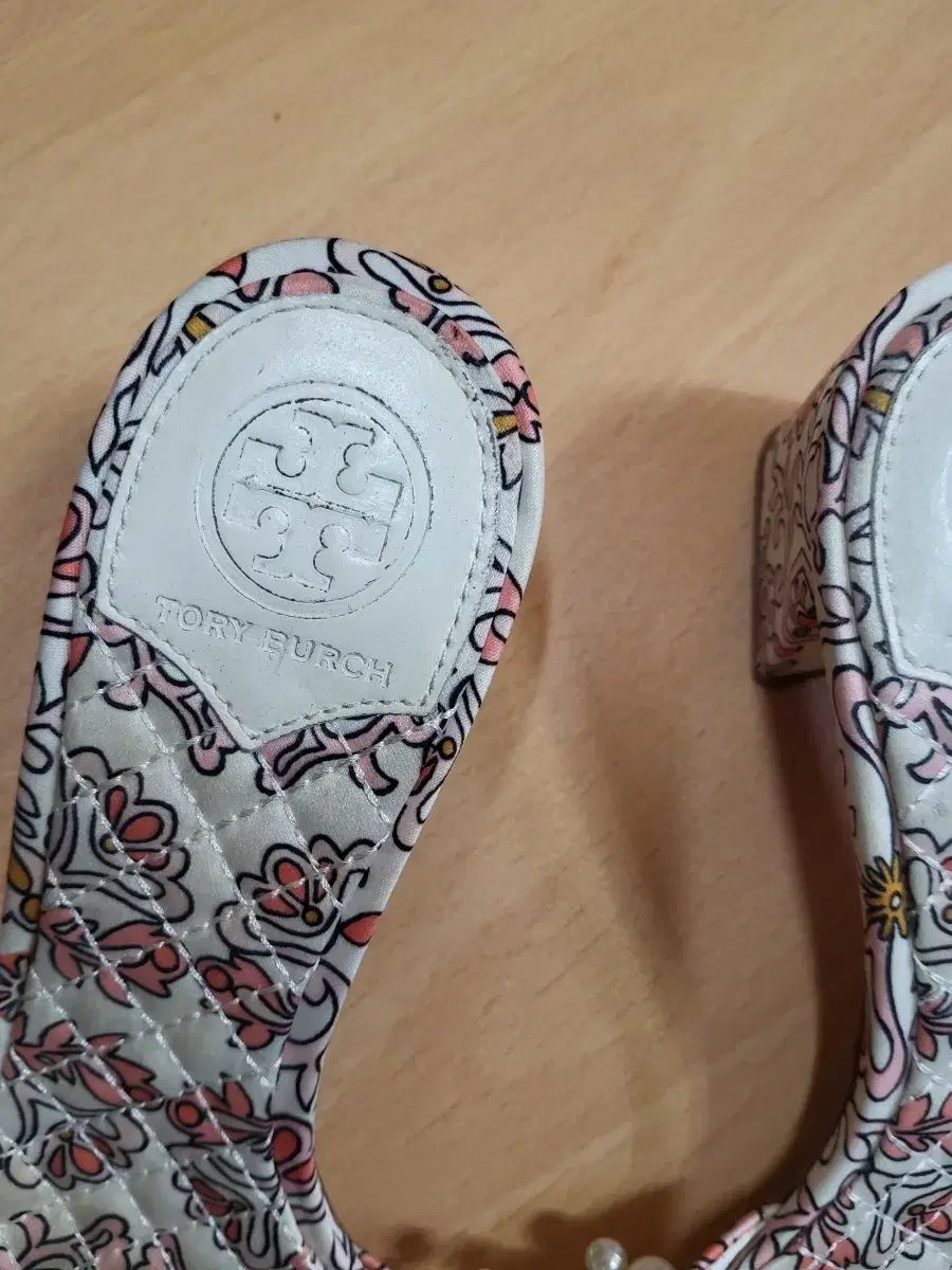 トリーバーチ フラワー パータン パール 装飾 ミュール ヒール