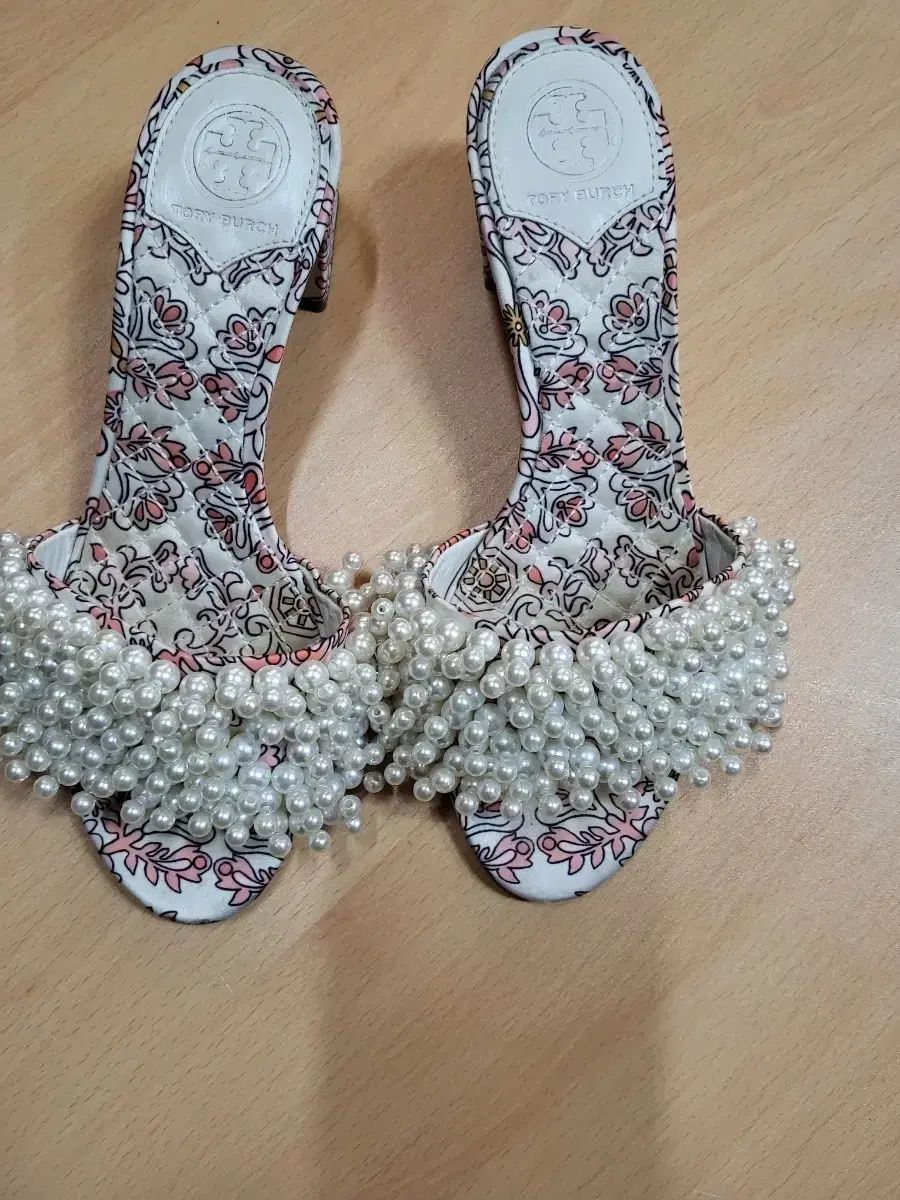 トリーバーチ フラワー パータン パール 装飾 ミュール ヒール