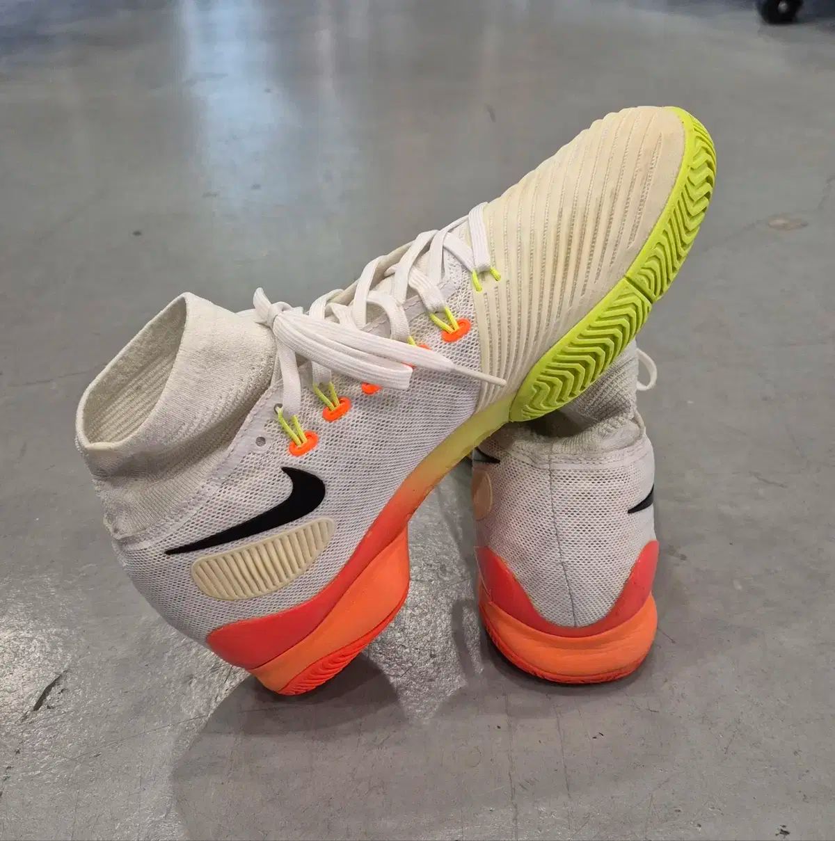 ウルトラフライ テニスシューズ