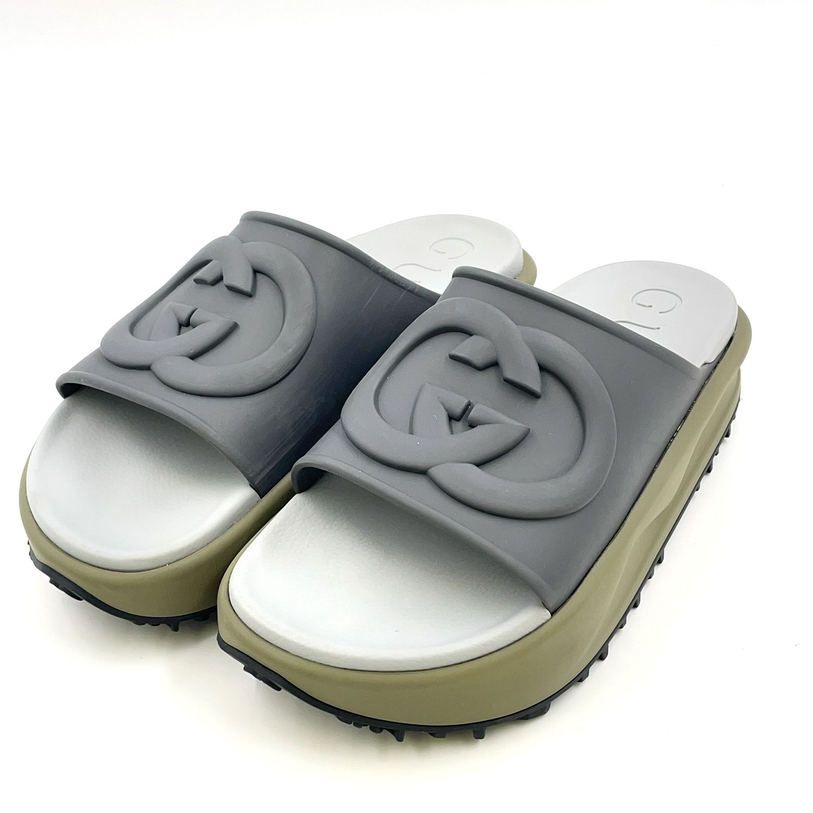 GUCCI インターロッキングＧ ラバー カーキグリーン×グレー サンダル 692380