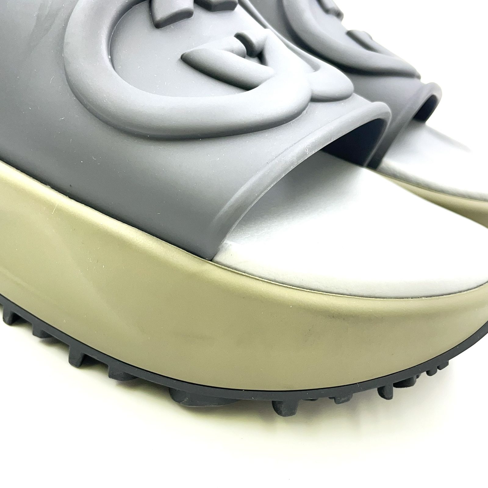 カーキグリーン×グレー サンダル