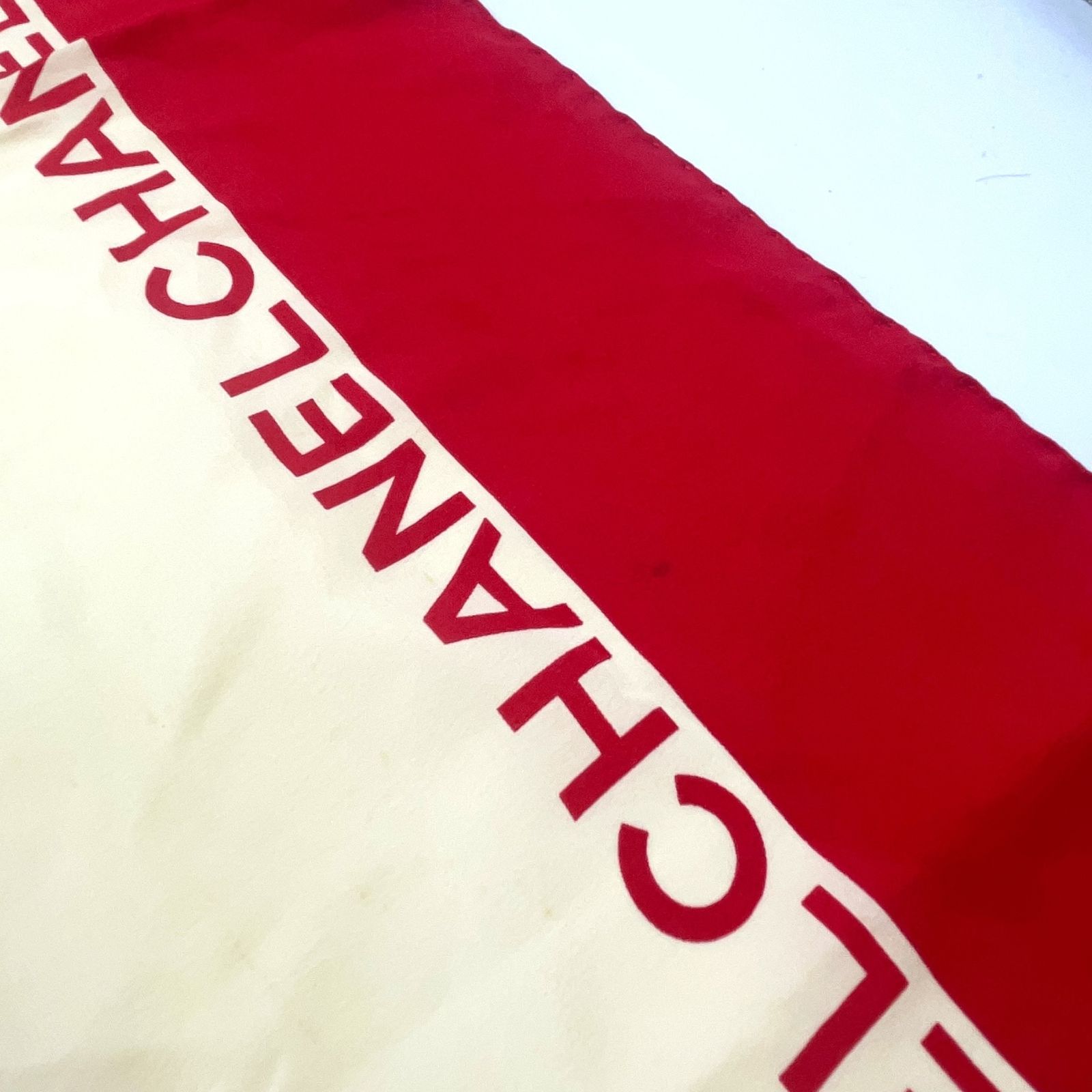 アイボリー×レッド